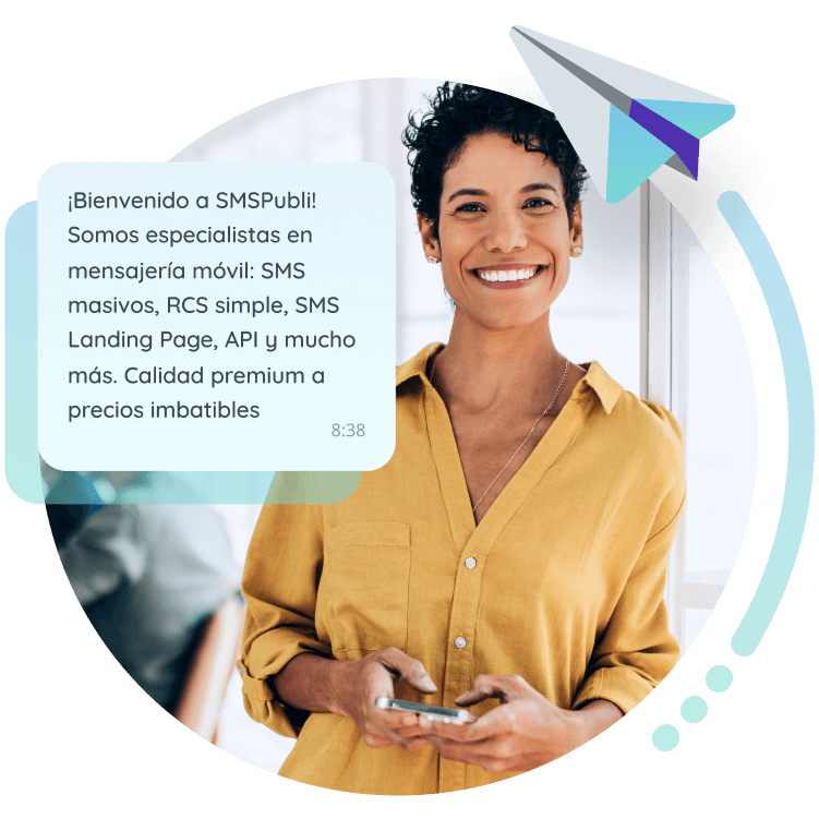 mujer sonriendo con un ejemplo sms al lado